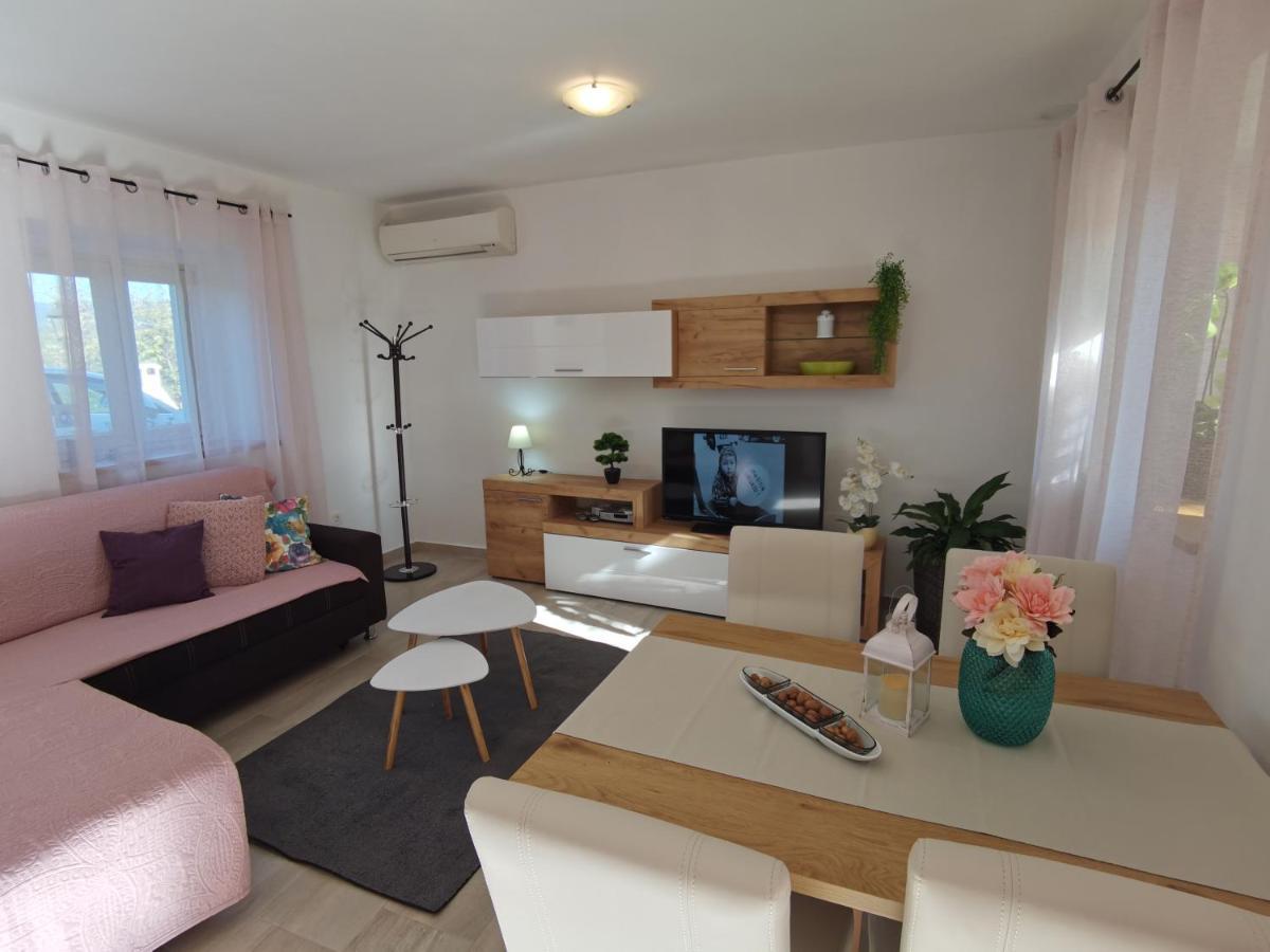 Jasmina Apartment Hum Exterior photo